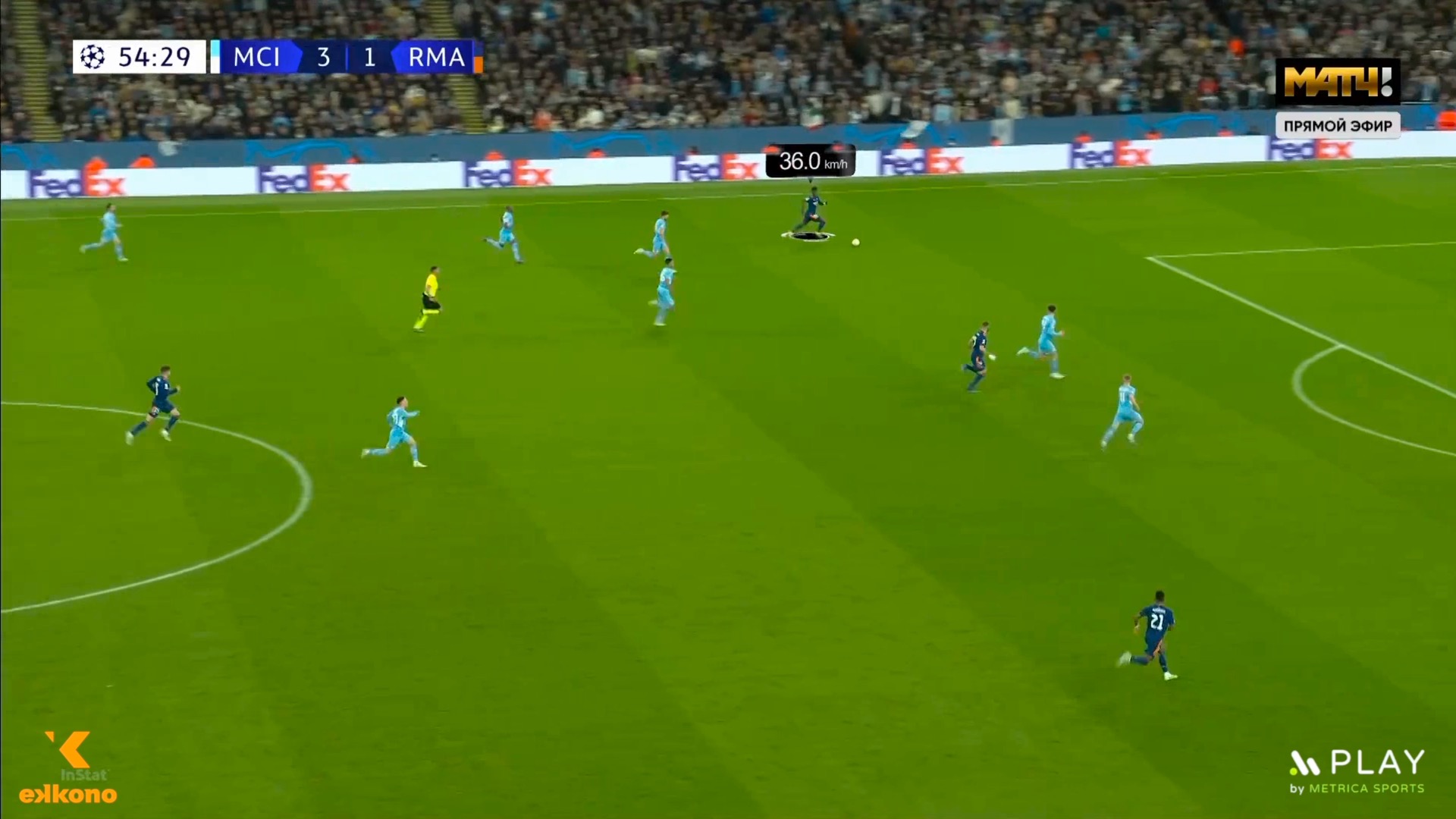 Vinicius Jr 2 Once in advantage, Vinicius Jr. is able to make long touches to exploit his speed, to then make short and fast touches to gain control before finishing the action.