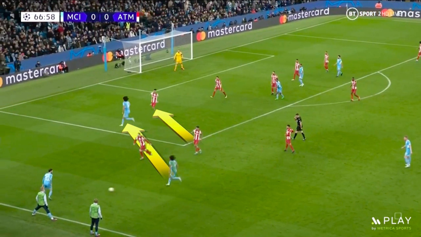 5 How to attack a low-block. Ake (Manchester City) generates space