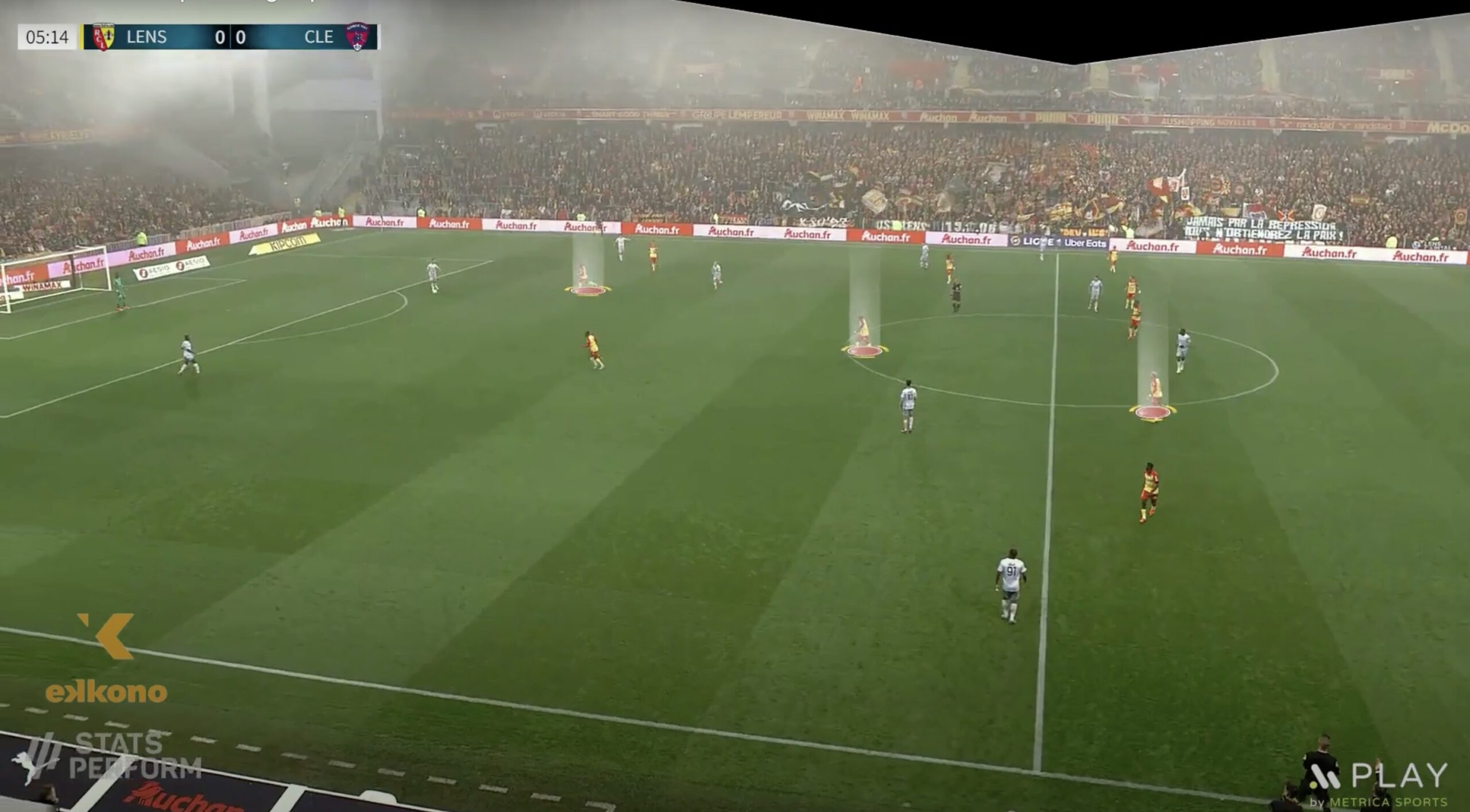 striker midfielder cb relations Lens demonstrates how to press in a 3-4-3 system